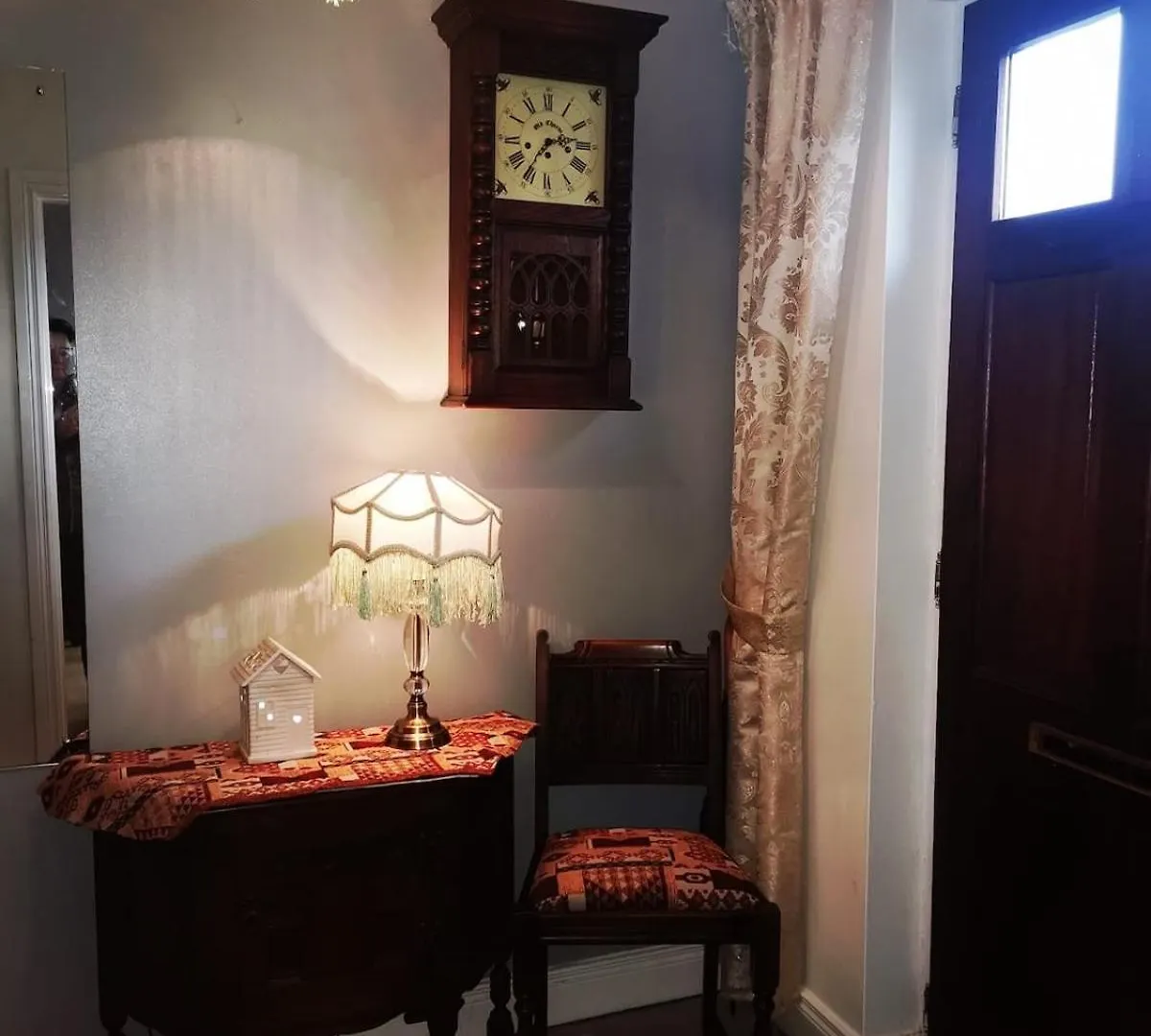 Cosy Authentic Home Belfast 0*,